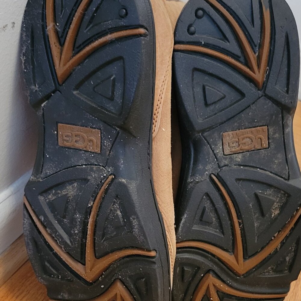 Ugg Boots, size 8 - Picture 4 of 5